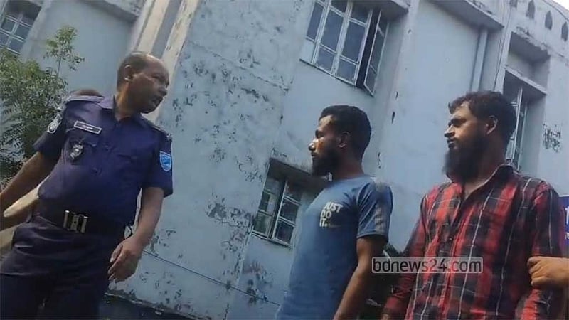 গোপালগঞ্জে সিঁধ কেটে ঘরে ঢুকে গৃহবধূকে ‘দলবেঁধে ধর্ষণ’, গ্রেপ্তার ২