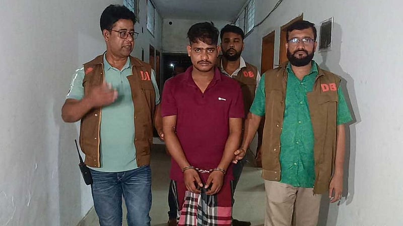 কম ভাড়ার প্রলোভনে প্রবাসীদের গাড়িতে তুলে ছিনতাই, গ্রেপ্তার ১
