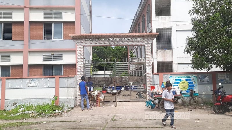 ছাত্রীদের নিয়ে ‘অশালীন মন্তব্য’: শিক্ষককে পাঠদান থেকে অব্যাহতি, তদন্ত কমিটি