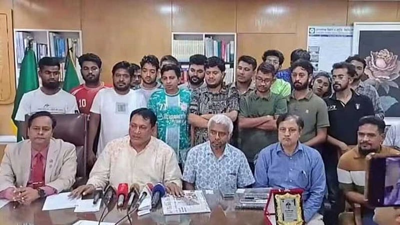 গোপালগঞ্জ বিশ্ববিদ্যালয়ের উপাচার্য ৯ ঘণ্টা অবরুদ্ধ থাকার পর মুক্ত