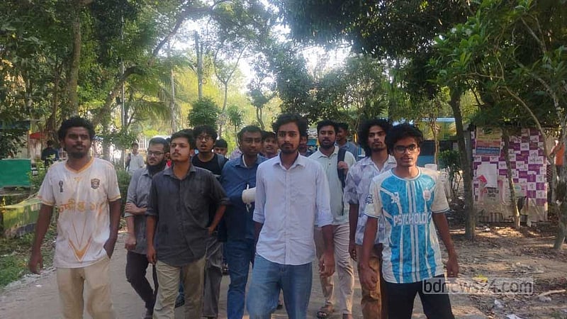 গোপালগঞ্জ বিশ্ববিদ্যালয়ে ছাত্র গণমঞ্চের নেতার ওপর হামলার প্রতিবাদে বিক্ষোভ