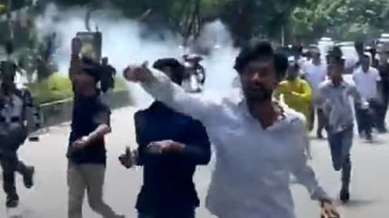 গুলশানে আওয়ামী লীগের মিছিলে ‘অংশ নেওয়া’ ৩২ জন গ্রেপ্তার