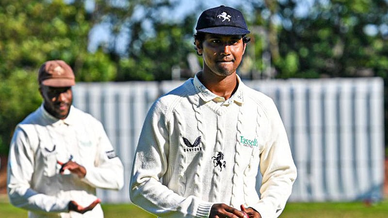 কাউন্টিতে ফিরেই বল হাতে উজ্জ্বল হাসান