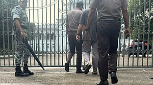 ট্রাইব্যুনালে রায়ের পর সুপ্রিম কোর্টের সামনে ককটেল বিস্ফোরণ
