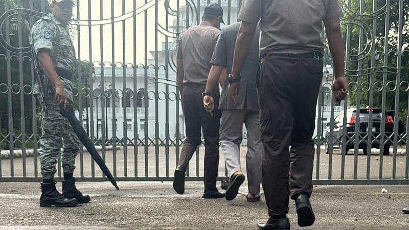 ট্রাইব্যুনালে রায়ের পর সুপ্রিম কোর্টের সামনে ককটেল বিস্ফোরণ