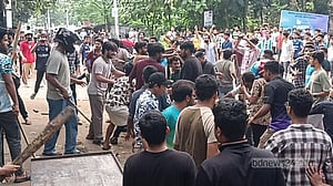 জাবিতে ‘দোকানের মালিকানা’ নিয়ে দুই হলের শিক্ষার্থীদের সংঘর্ষ, আহত ৯