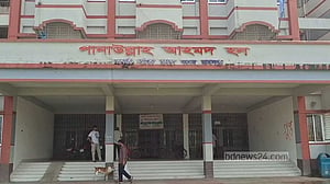 আশেক মাহমুদ কলেজের হলের গ্রিলে ঝুলছিল অজ্ঞাত যুবকের লাশ