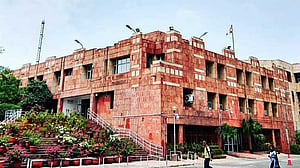 জওহরলাল নেহরু বিশ্ববিদ্যালয়ের অধ্যাপকের বিরুদ্ধে যৌন হয়রানির অভিযোগ, তদন্ত শুরু
