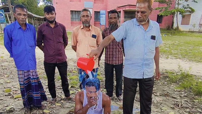 ১৫ লাখ খুইয়ে দুধ দিয়ে গোসল করে অনলাইন জুয়া ছাড়ার ঘোষণা