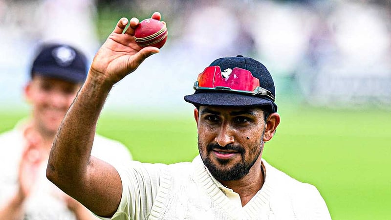 হাসানকে হারালেও খালেদের আগুনঝরা বোলিংয়ে কেন্টের হাসি
