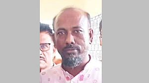 কিশোরগঞ্জে গ্রেপ্তারের পর হাতকড়াসহ পালালেন আওয়ামী লীগ নেতা
