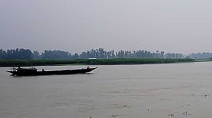 লালমনিরহাট সীমান্তে বিএসএফের ফাঁকা গুলি, নিয়ে গেছে ৪ নৌকা