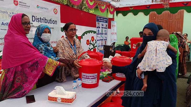 কুড়িগ্রামে ৪৫০ কিশোরী ও গর্ভবতী নারী পেলেন ‘ডিগনিটি কিট’
