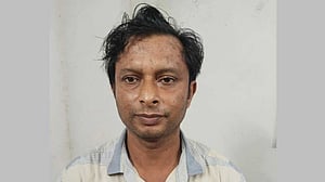 বিদ্যালয়ের শৌচাগারে ছাত্রীকে ধর্ষণ চেষ্টার অভিযোগ, শিক্ষক গ্রেপ্তার