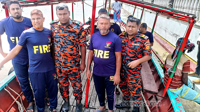 হার্ডিঞ্জ রেল সেতুতে পিকনিকের নৌকার ধাক্কা, নিখোঁজ ১