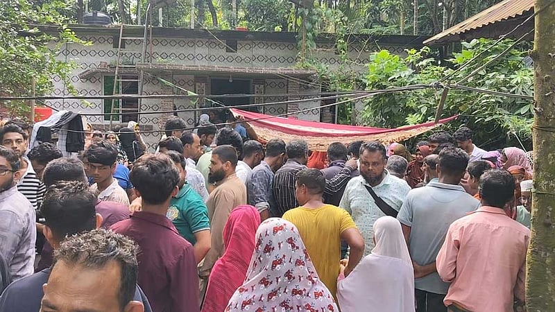 লক্ষ্মীপুরে পুকুরে ডুবে দাদা-নাতি-নাতনির মৃত্যু
