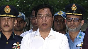 থার্ড টার্মিনালে দুর্ঘটনা: বেশি গতিতে মোড় নিতে গিয়ে গাড়িটি নিচে পড়ে যায়, ধারণা মন্ত্রীর