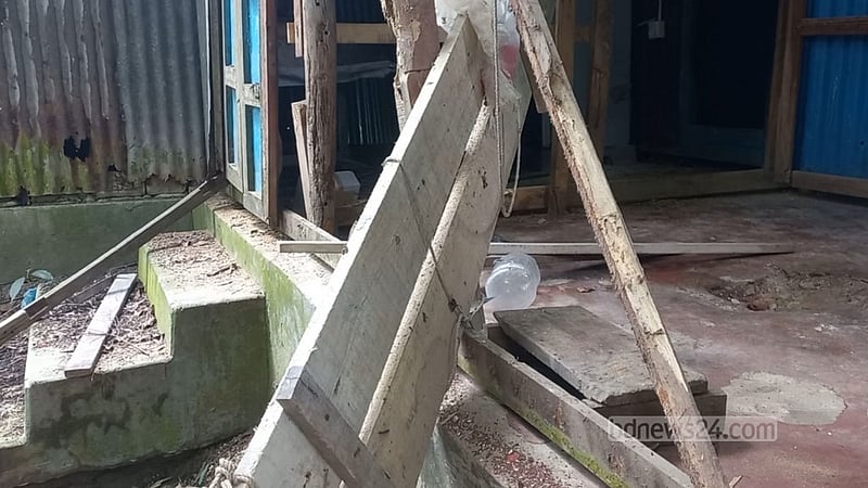 মাদারীপুরে পরিত্যক্ত ঘরে `হাত বোমা বানাতে গিয়ে’ বিস্ফোরণ, আটক ১