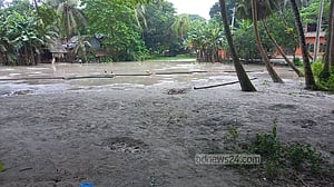 পুকুর সরকারি স্কুলের, ভরাট করলেন ইউপি চেয়ারম্যান