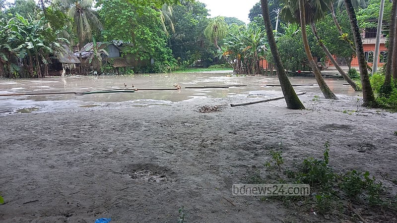 পুকুর সরকারি স্কুলের, ভরাট করলেন ইউপি চেয়ারম্যান
