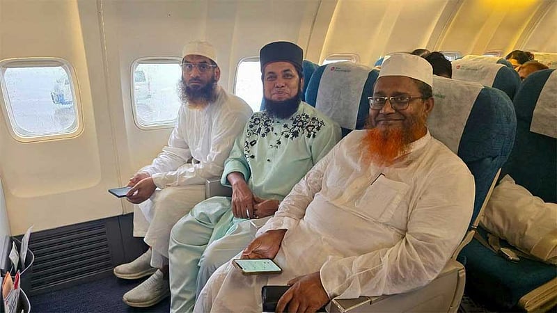 বন্যায় ক্ষতিগ্রস্তদের পাশে দাঁড়াতে নেপাল গেলেন মামুনুল হক