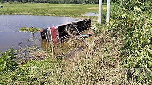 ঢাকা-পাটুরিয়া মহাসড়কে হানিফ বাস খাদে, আহত ১২