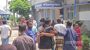 দুই ছেলে প্রবাসে, ‘ঋণের চাপ’: মানিকগঞ্জে ফাঁস নিলেন বৃদ্ধ