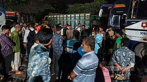 গ্যাস না পেয়ে অটো চালকদের ঢাকা-ময়মনসিংহ মহাসড়ক অবরোধ