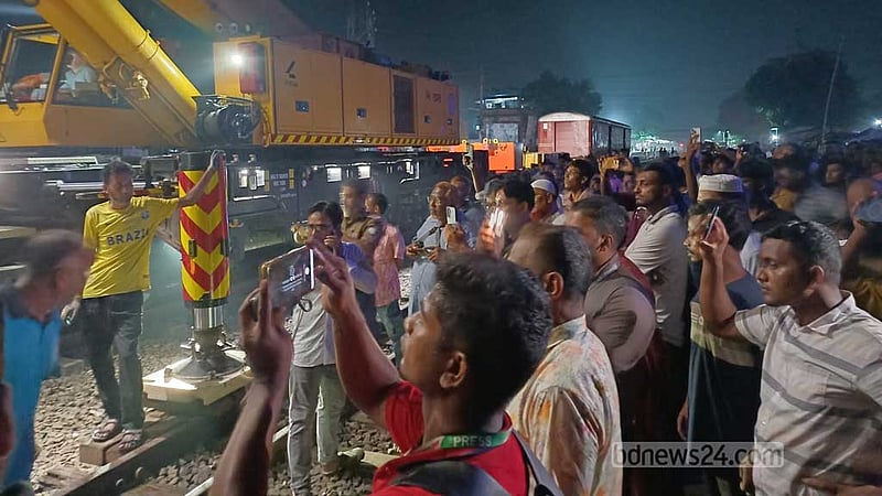 সান্তাহারে ‘কুড়িগ্রাম এক্সপ্রেস’ লাইনচ্যুত, চার ঘণ্টা পর উদ্ধার