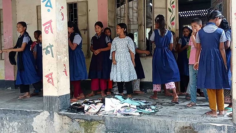 নীলফামারীতে প্রাথমিক বিদ্যালয়ে চুরি, কাগজপত্রে অগ্নিসংযোগ