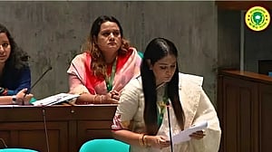 কাছেই তো লবি আছে: নিপুণ রায়কে স্পিকার