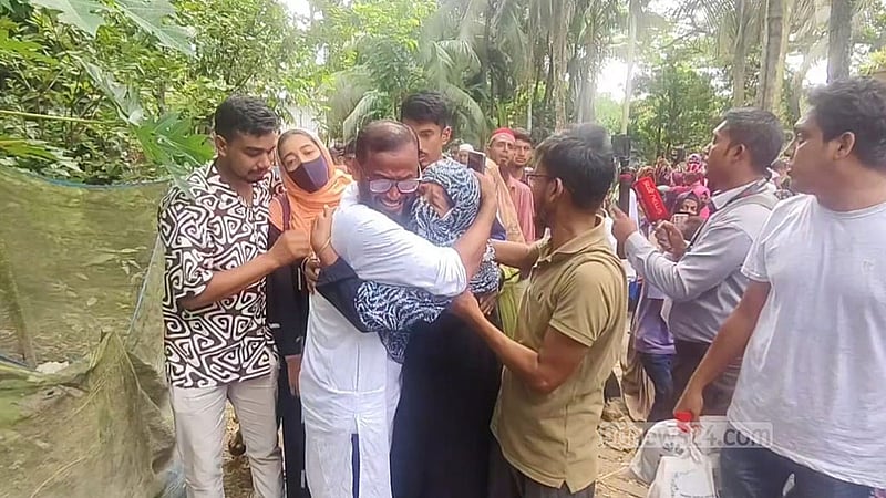 প্রশিক্ষণে নিহত সৈনিক পিয়াসের দাফন, ফাতেমা জানে না বাবা আর কোলে নেবে না