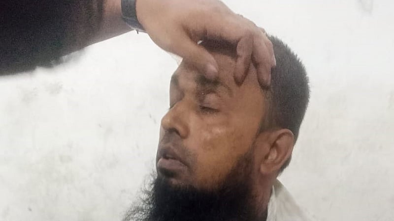 নোয়াখালীতে ছাত্রীকে ধর্ষণের অভিযোগে মাদ্রাসা শিক্ষককে পিটুনি