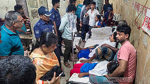নোয়াখালীর সেই স্কুলে আবারও ২১ শিক্ষার্থী অসুস্থ, হাসপাতালে