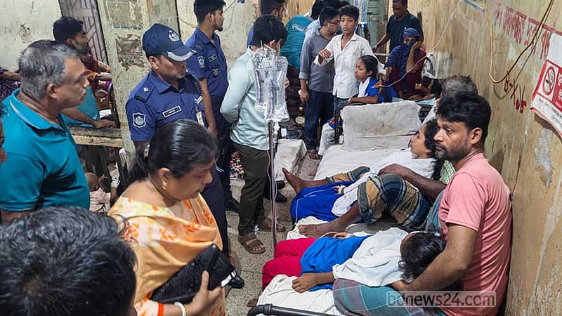 নোয়াখালীর সেই স্কুলে আবারও ২১ শিক্ষার্থী অসুস্থ, হাসপাতালে