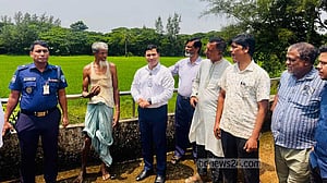 নোয়াখালীতে ১৮ শিক্ষার্থী অসুস্থ: ‘ক্ষেতে ছিটানো কীটনাশক বাতাসে ভেসে আসে ক্লাসে’