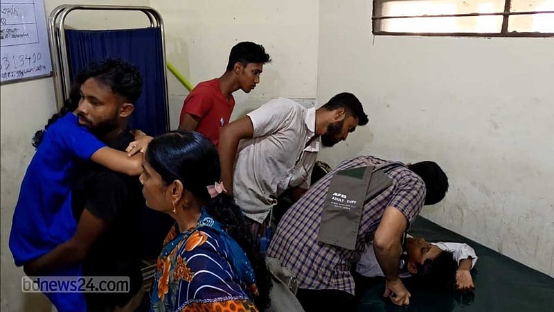 নোয়াখালীর স্কুলে হঠাৎ অসুস্থ ১৩ শিক্ষার্থী হাসপাতালে, ‘কারণ নিশ্চিত নয়’