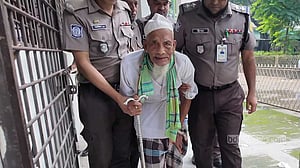 ১০ বছরের সাজা মাথায় নিয়ে কারাগারে ১০৪ বছরের বৃদ্ধ
