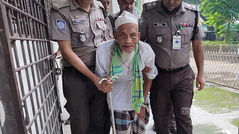 ১০ বছরের সাজা মাথায় নিয়ে কারাগারে ১০৪ বছরের বৃদ্ধ