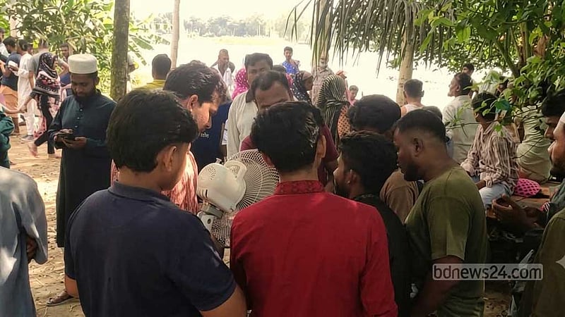 পাবনায় ডোবায় গোসলে নেমে তিন শিশুর মৃত্যু