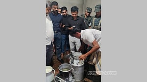 পাবনায় দুধ ঘন করতে জেলি, সতেজ রাখতে হাইড্রোজেন পার-অক্সাইড
