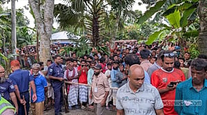 পাবনায় হত্যা মামলার আসামিকে প্রকাশ্যে গুলি করে খুন