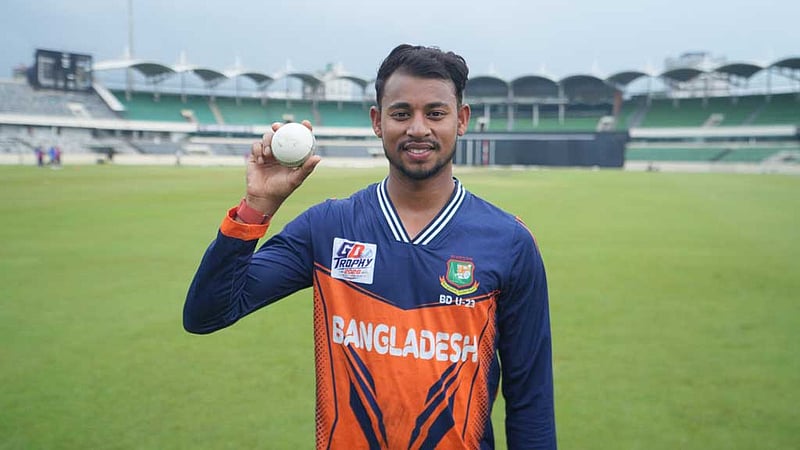 পারভেজের পাঁচ উইকেটের পর বৃষ্টির বাগড়া