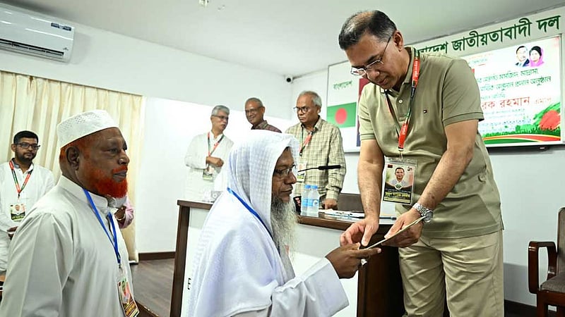 ঢাকা-১৭ আসনের বিভিন্ন উপাসনালয়ে আর্থিক অনুদান দিলেন প্রধানমন্ত্রী