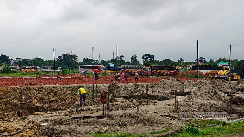পূর্বাচলে যেতে আগ্রহ নেই, মহাখালীর রাস্তা এখনও বাসের দখলে