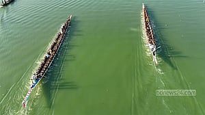 পদ্মায় তিন দিনব্যাপী নৌকা বাইচে মানুষের ঢল