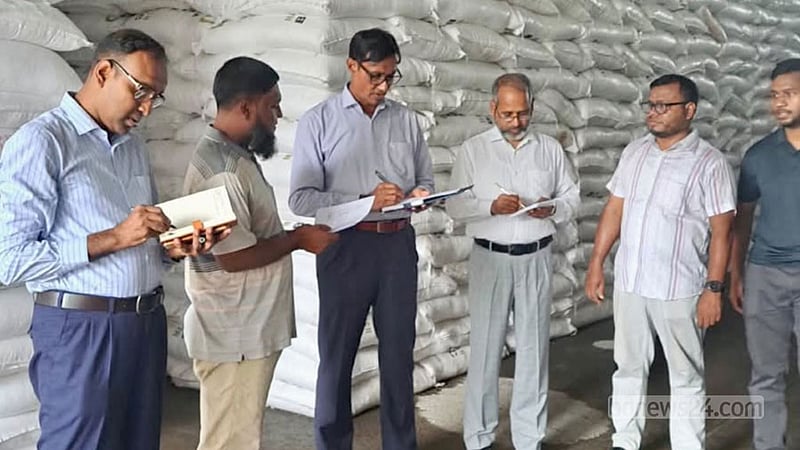 রাজশাহীতে সারের সংকট নেই, গুদামে পর্যাপ্ত মজুত: বিভাগীয় কমিশনার