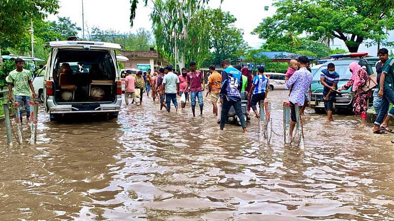 টানা বৃষ্টিতে রাজশাহী নগরীতে হাঁটুপানি-দুর্ভোগ, ফসলের ‘পুষ্টি’
