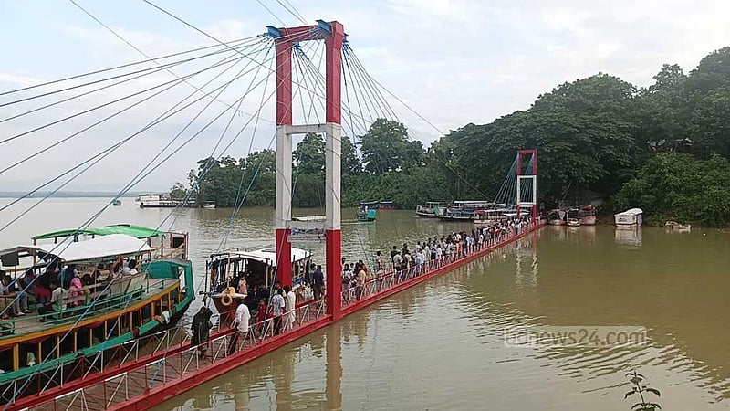 এক সপ্তাহ পর রাঙামাটির ঝুলন্ত সেতু থেকে সরল পানি