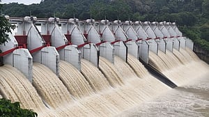 কাপ্তাই হ্রদে পানি বৃদ্ধি: ফের খোলা হল ১৬ জলকপাট